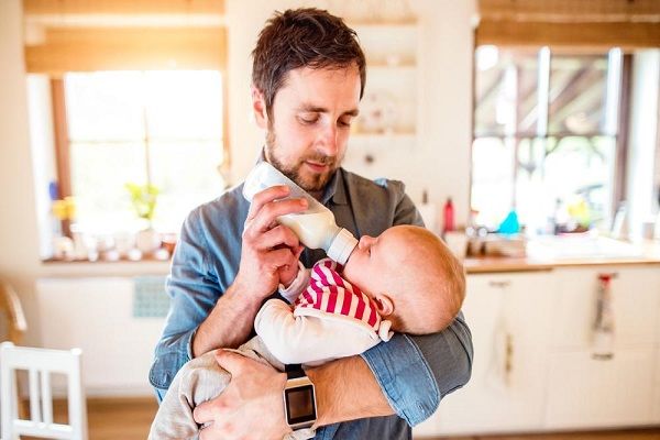عادت دادن نوزاد به شیر خشک