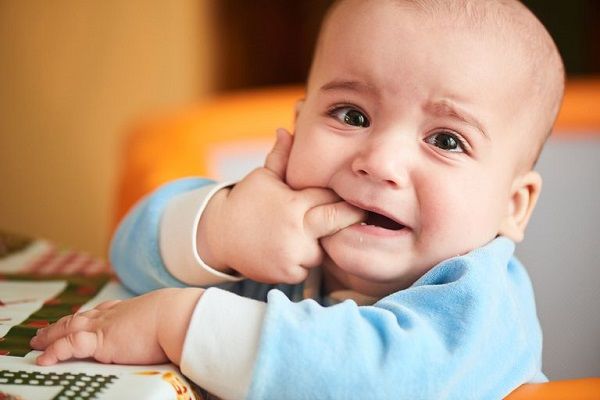 کاهش درد دندان درآوردن کودک با دارو