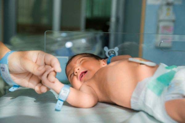 تولد دیررس نوزاد در نتیجه تزریق داروی بی حسی
