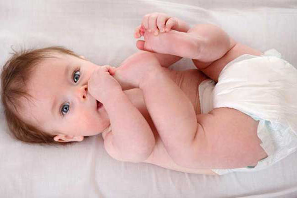 درمان سنتی سوختگی پای نوزاد با شیر مادر