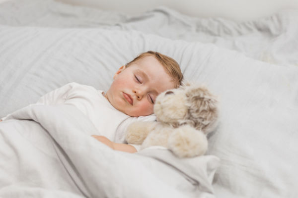 باورهای اشتباه والدین در مورد خواب کودک