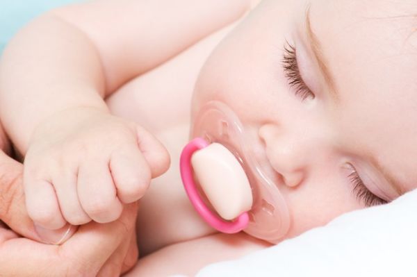 خواب زیاد نوزاد نشانه ی چیست