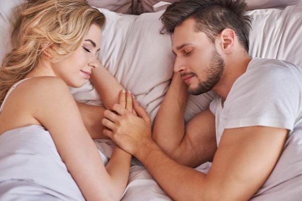 برای باردار شدن بعد از نزدیکی چقدر بخوابیم؟