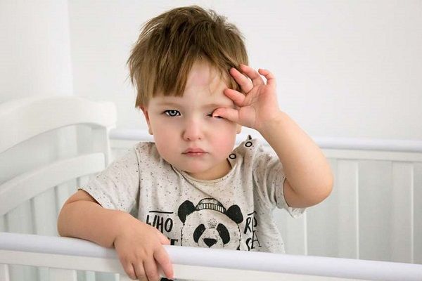 دلایل از خواب پریدن کودک با گریه