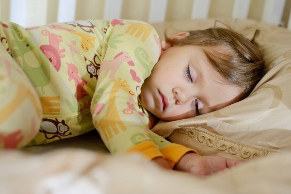 انتقال کودک از تخت حفاظ‌‌ دار به تختخواب
