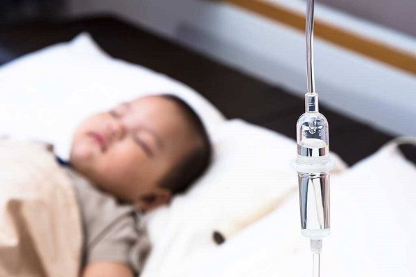 علت عفونت خون در نوزاد تازه‌متولدشده و سنین بالاتر چیست؟