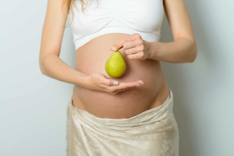 خوردن گلابی نارس در بارداری