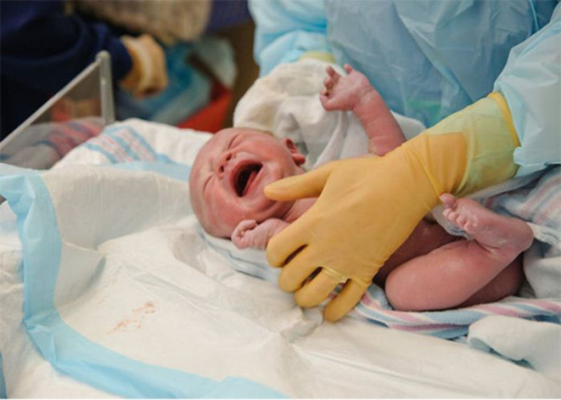 آیا بیقراری نوزاد بعد از ختنه طبیعی است؟