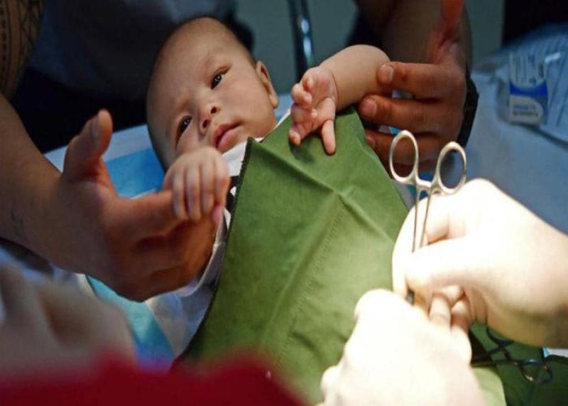نکات مهم در مورد مراقبت‌های قبل و بعد از ختنه نوزاد