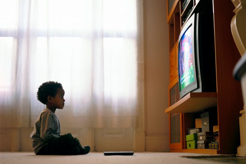 مزایای تلویزیون دیدن کودکان