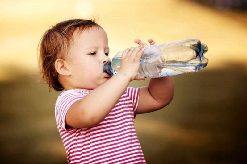 علت آب خوردن زیاد در کودکان (دو ساله و سه ساله)