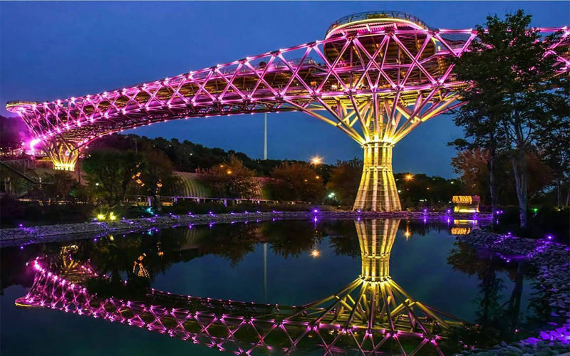 پل طبیعت جای دیدنی تهران در شب های تابستان