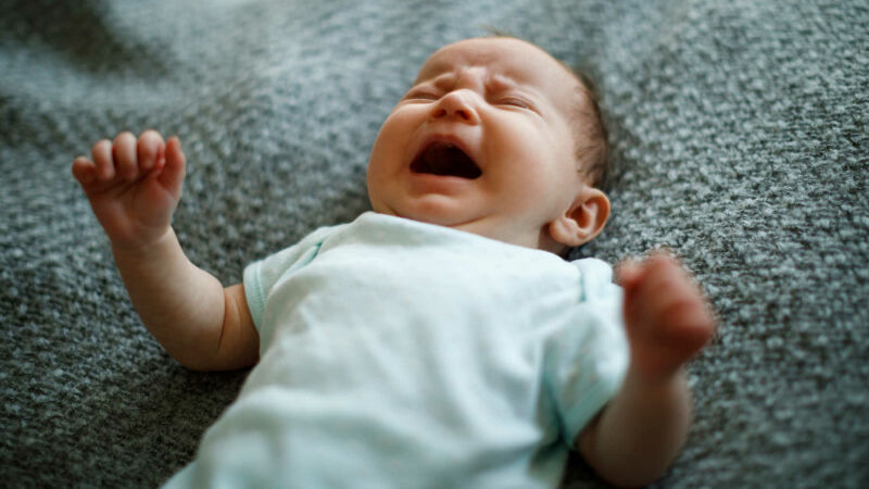 خواب بد دیدن و گریه نوزاد در شب
