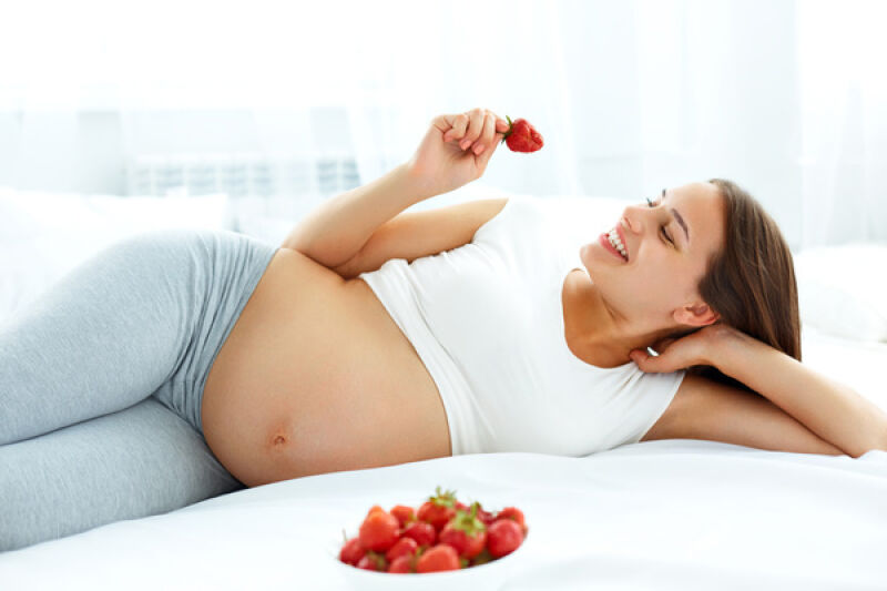 خوردن توت فرنگی در بارداری
