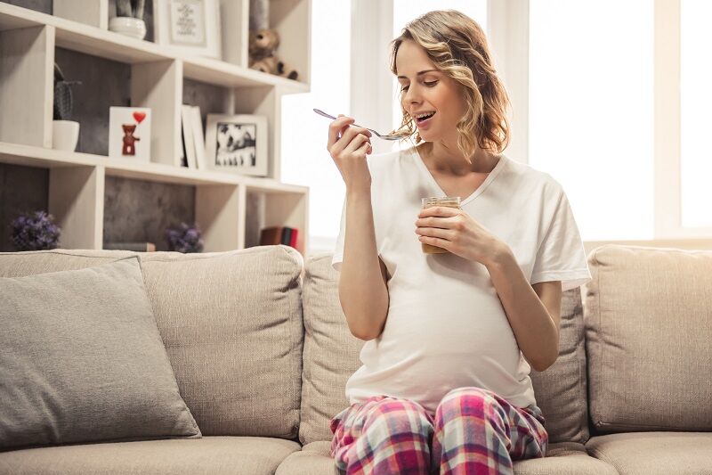 خوردن بادام زمینی در سه ماهه اول بارداری