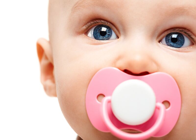 آیا پستانک باعث شیر نخوردن نوزاد می‌شود؟