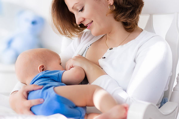 فواید شیر مادر برای نوزاد چیست؟ و خواص درمانی آن