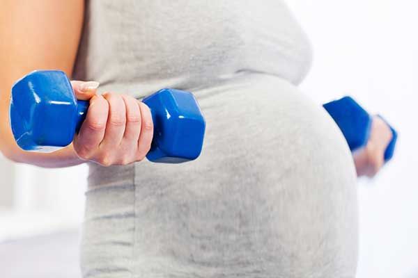 تمرینات ورزشی برای کاهش دردهای بارداری و زایمان