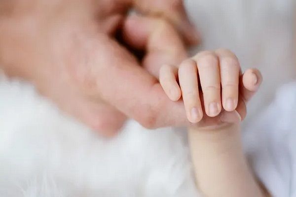 علت رنگ‌پریدگی دست و پای نوزاد