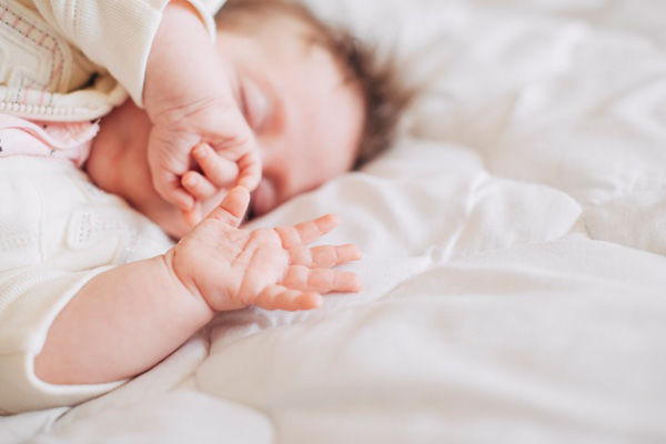 خواب نوزاد چگونه باید باشد؟