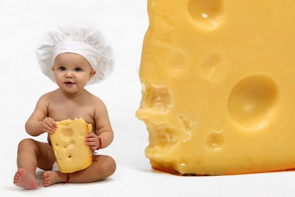 از چه سنی می‌توان به کودک پنیر داد
