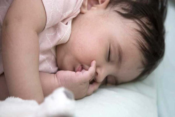 نکات خواب کودک از شش تا نه ماهگی