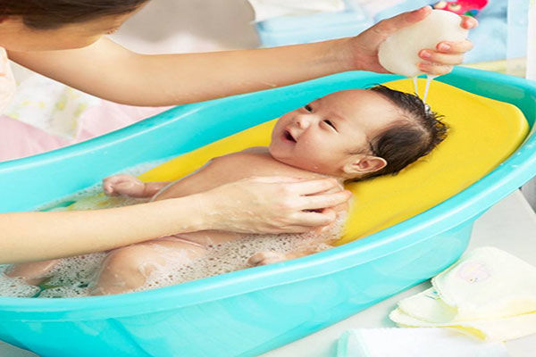 حمام  کردن نوزاد