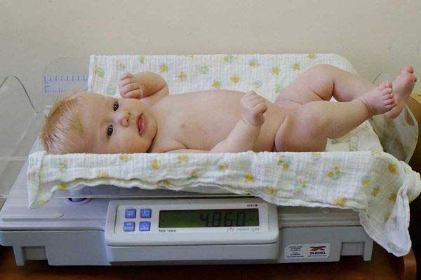 وزن نرمال نوزاد در یک ماهگی