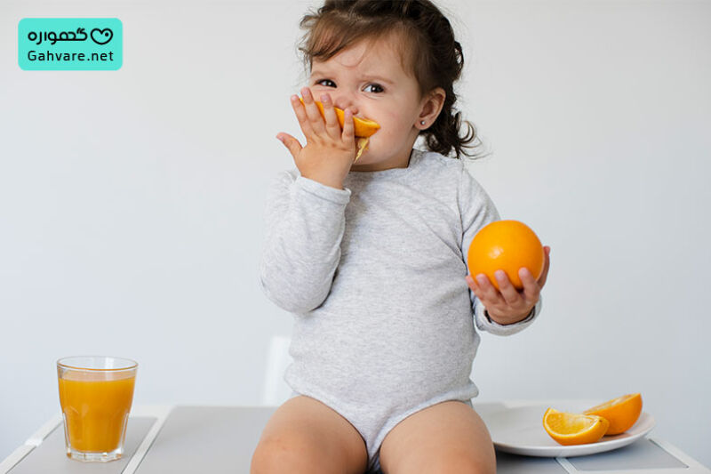آبمیوه دادن به نوزاد