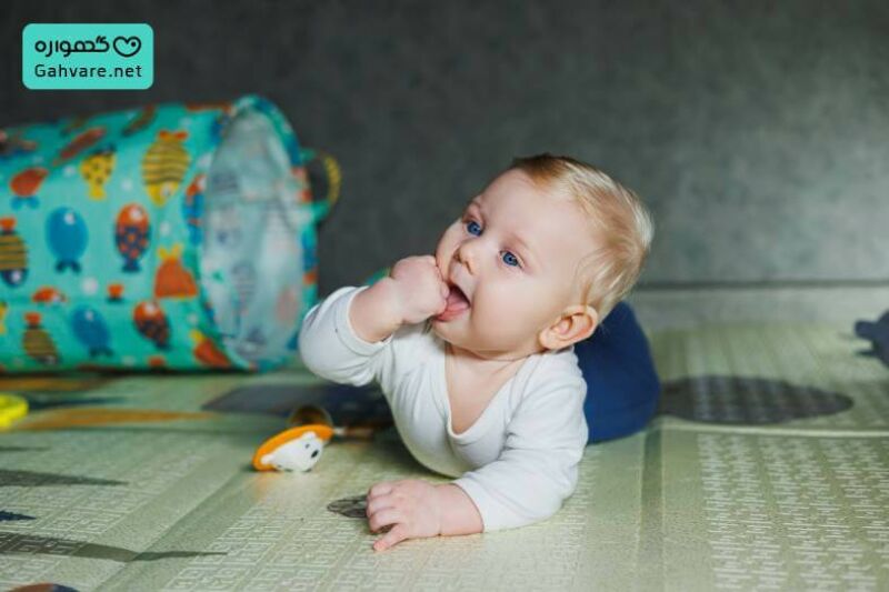 حرکات دست و پای نوزاد چهار ماهه