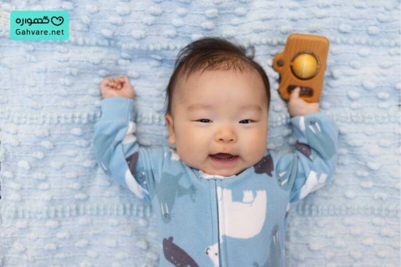 نوزاد چهار ماهه
