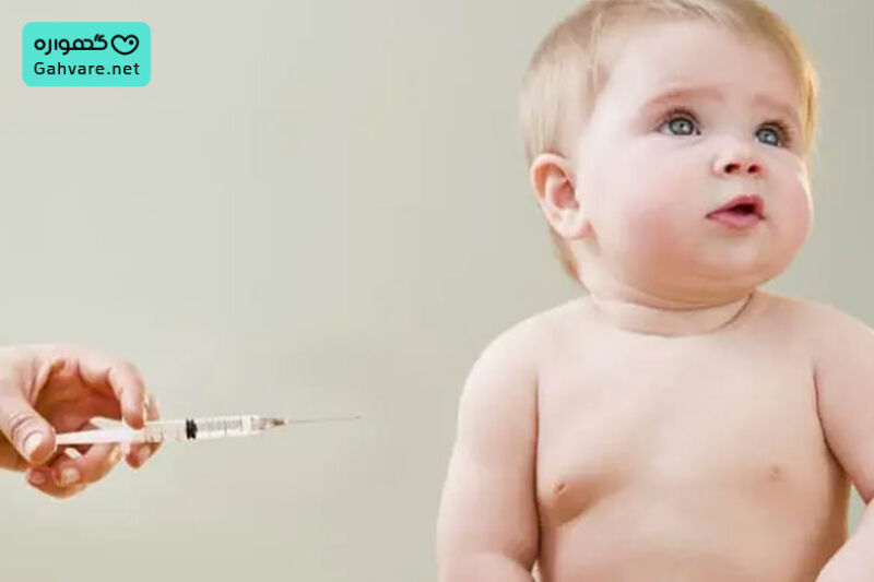 مراجعه به دکتر پس از دریافت واکسن چهار ماهگی