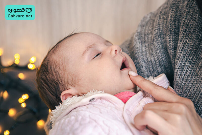 چه زمانی استفراغ نوزاد نیاز به پیگیری دارد؟