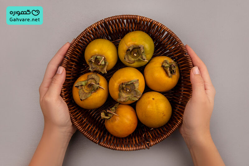 مقداری ازگیل تازه داخل سبد
